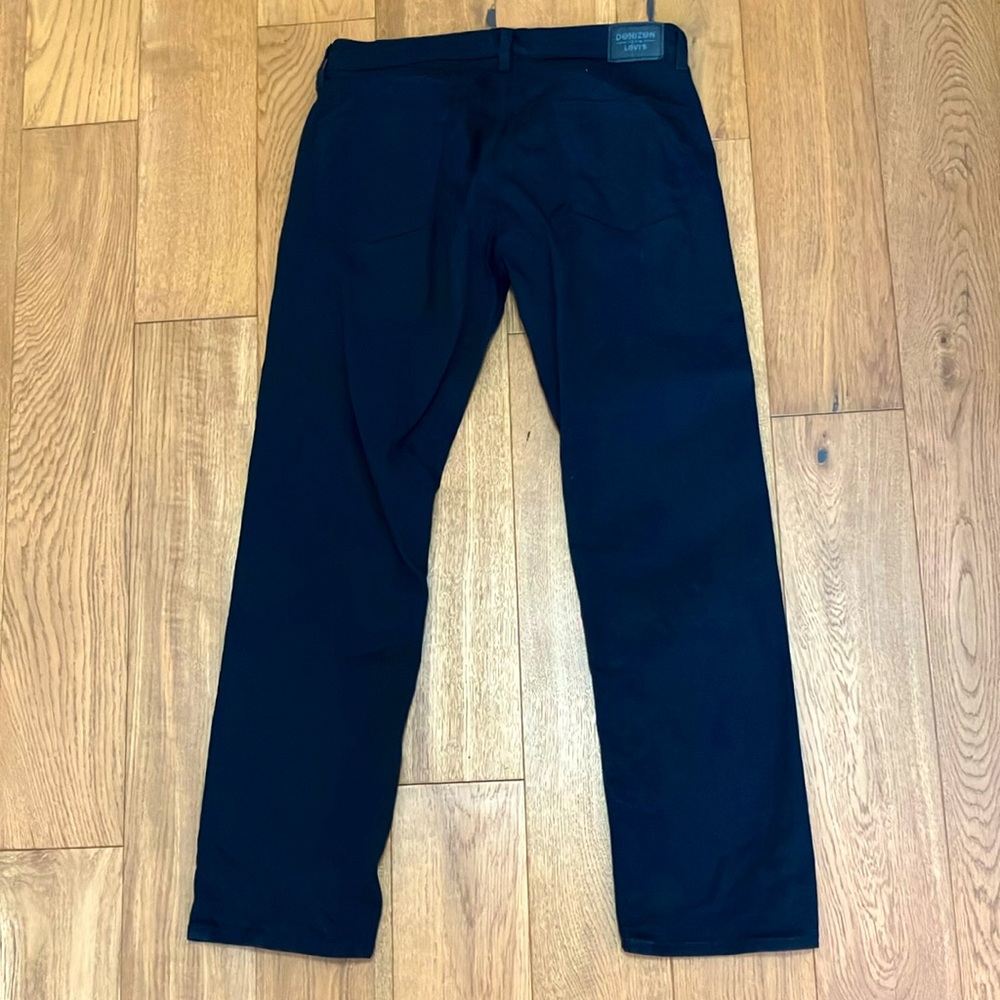 Denizen from Levi’s- men’s black relaxed jeans
34W x 34L